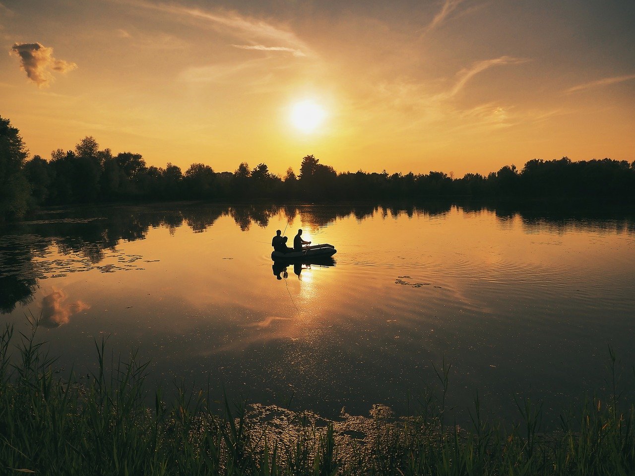 sunset, lake, boat-8180443.jpg